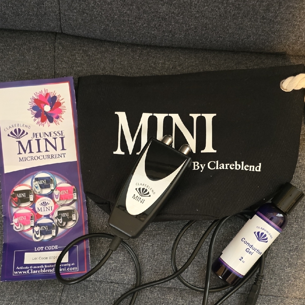 Clareblend Jeunesse Mini Microcurrent Skincare Device
